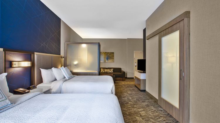 SpringHill Suites by Marriott Butler Suite