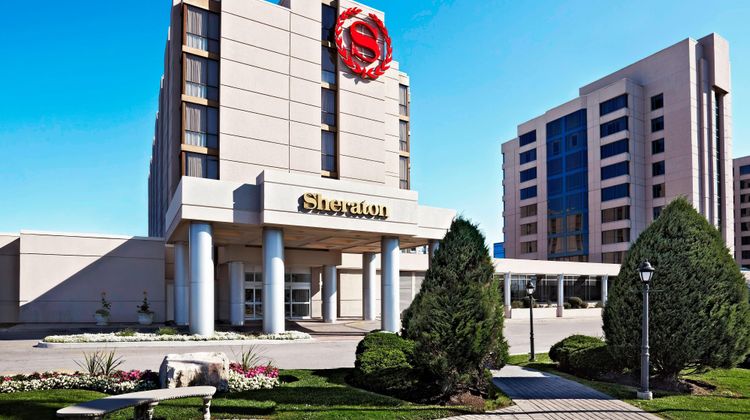 Sheraton Parkway Toronto North Hotel Exterior