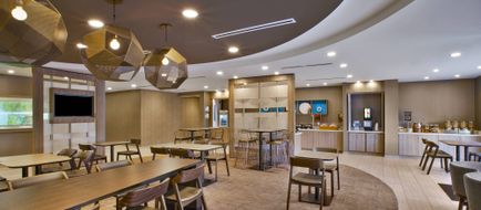 SpringHill Suites by Marriott Butler Lobby