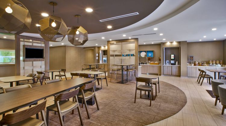SpringHill Suites by Marriott Butler Lobby
