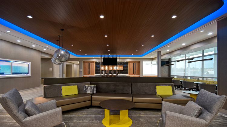 SpringHill Suites by Marriott Holland Lobby