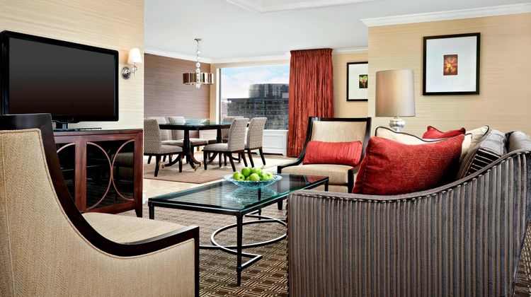 Le Centre Sheraton Montreal Hotel Suite