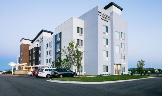 TownePlace Suites Kansas City Airport Exterior