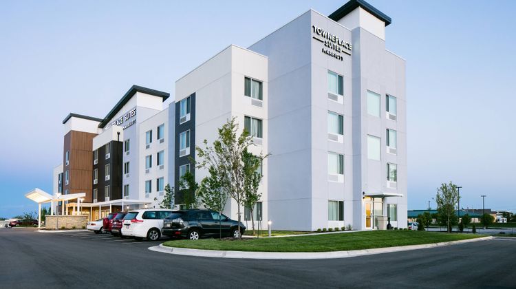TownePlace Suites Kansas City Airport Exterior
