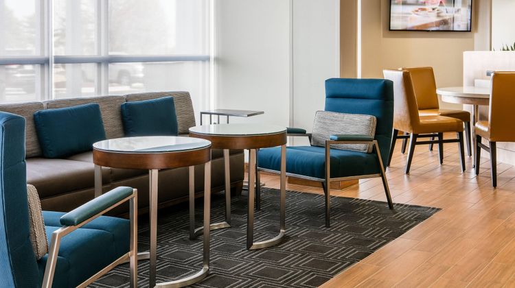 TownePlace Suites Kansas City Airport Lobby