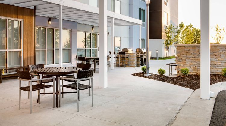 TownePlace Suites Kansas City Airport Exterior