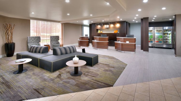 Courtyard Charlotte Airport LoSo Lobby