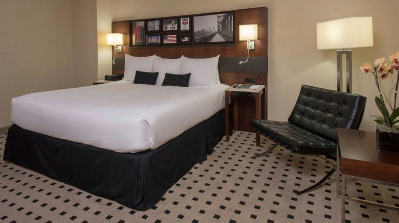 <b>The Warwick Hotel Rittenhouse Square Room</b>. Images powered by <a href="https://www.leonardoworldwide.com/" title="Leonardo Worldwide" target="_blank">Leonardo</a>.