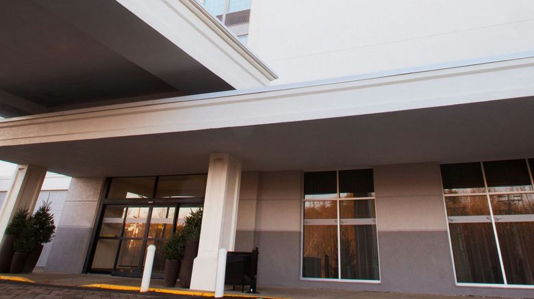 Sheraton Pittsburgh Airport Hotel Exterior. Images powered by <a href="https://www.leonardoworldwide.com" target="_blank" rel="noopener">Leonardo</a>.