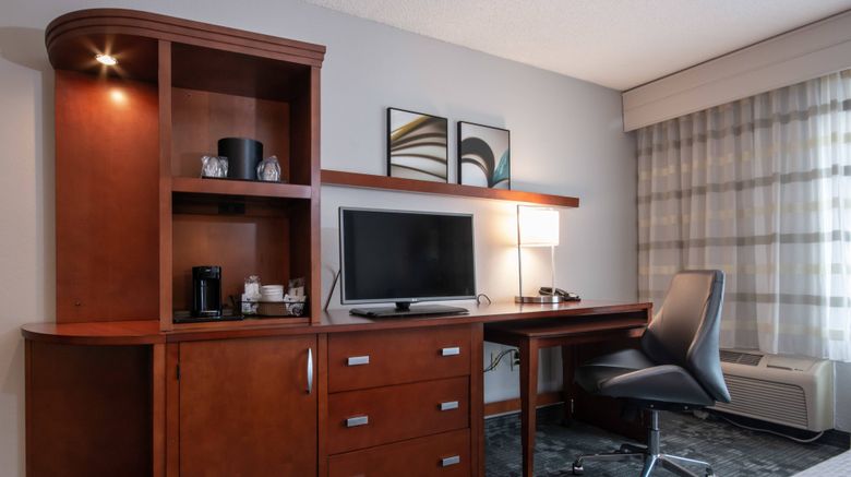 <b>Courtyard Charlotte Lake Norman Room</b>. Images powered by <a href="https://www.leonardoworldwide.com/" title="Leonardo Worldwide" target="_blank">Leonardo</a>.