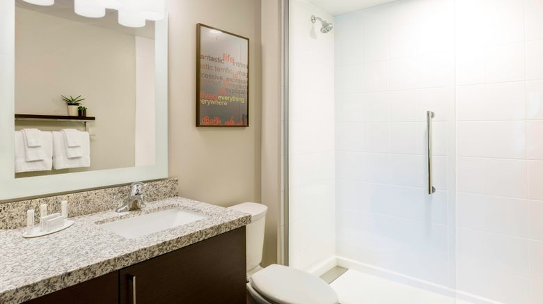 <b>TownePlace Suites Pittsburgh Harmarville Room</b>. Images powered by <a href="https://www.leonardoworldwide.com/" title="Leonardo Worldwide" target="_blank">Leonardo</a>.
