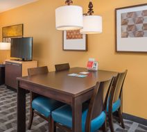 TownePlace Suites New Hartford Room