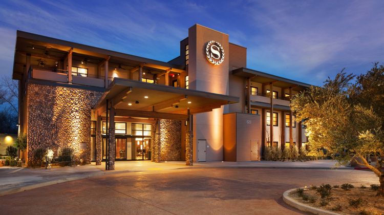 Sheraton Redding Hotel at Sundial Bridge Exterior
