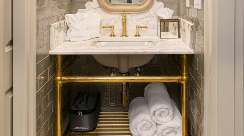<b>Hotel Cleo, a Tribute Portfolio Hotel Room</b>. Images powered by <a href="https://www.leonardoworldwide.com/" title="Leonardo Worldwide" target="_blank">Leonardo</a>.