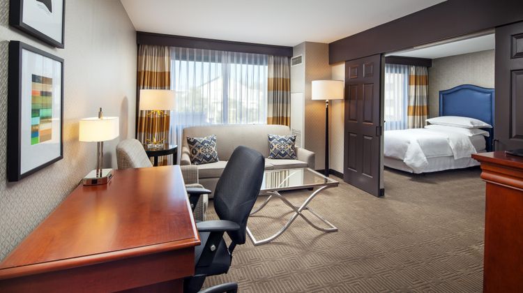 Sheraton Fairplex Hotel & Conference Ctr Suite
