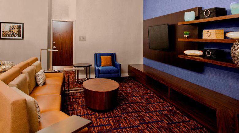 <b>Courtyard by Marriott Columbus Downtown Lobby</b>. Images powered by <a href="https://www.leonardoworldwide.com/" title="Leonardo Worldwide" target="_blank">Leonardo</a>.
