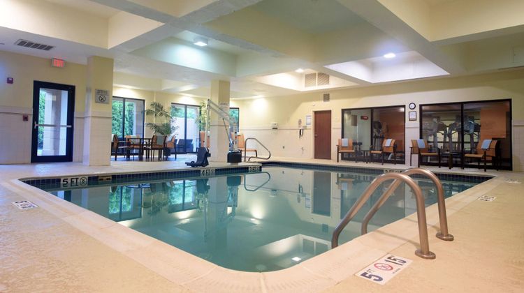 Courtyard By Marriott Newark Granville Pool