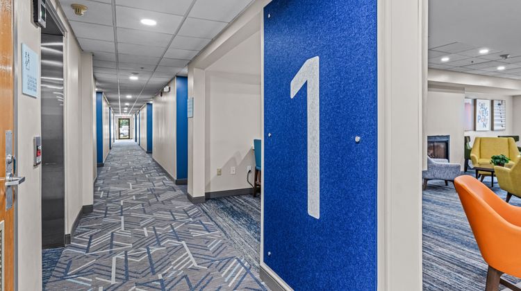 Holiday Inn Express & Suites Lobby