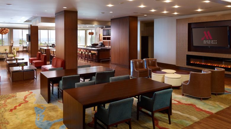 <b>Niagara Falls Marriott on the Falls Lobby</b>. Images powered by <a href="https://www.leonardoworldwide.com/" title="Leonardo Worldwide" target="_blank">Leonardo</a>.