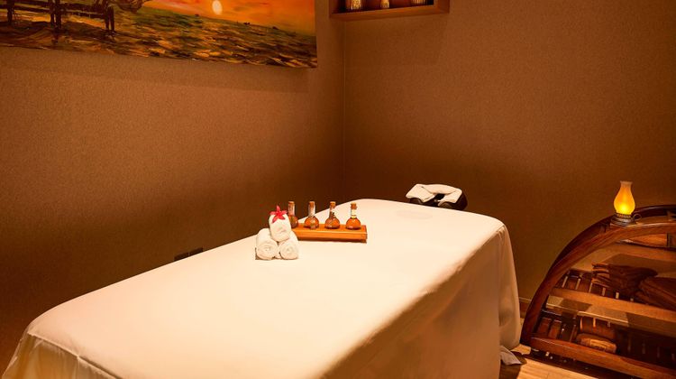 Courtyard by Marriott Kochi Airport Spa