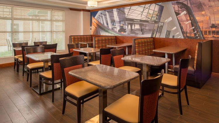 Residence Inn Dulles Arpt at Dulles 28 Restaurant