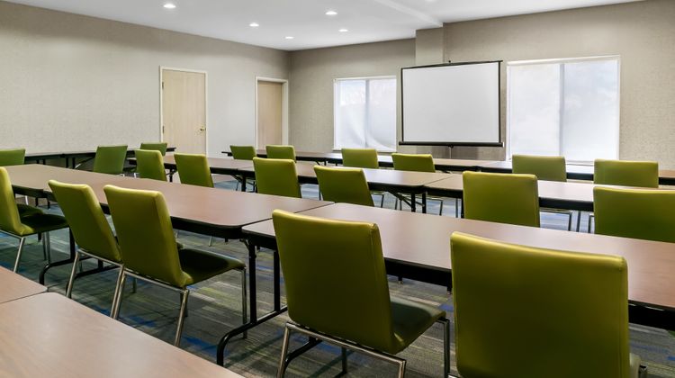 Holiday Inn Express Hotel & Suites Meeting