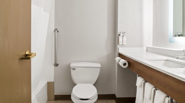 Holiday Inn Express Hotel & Suites Room