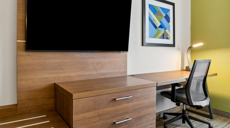 Holiday Inn Express Hotel & Suites Room