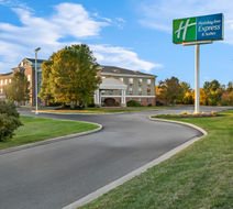 Holiday Inn Express Hotel & Suites Exterior