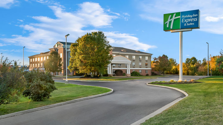Holiday Inn Express Hotel & Suites Exterior