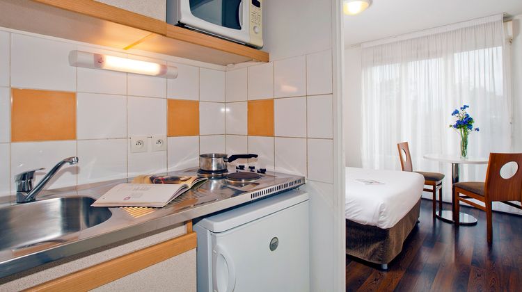 Sejours & Affaires Paris Nanterre Room