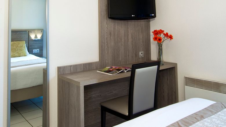 <b>Sejours & Affaires Park Republique Room</b>. Images powered by <a href="https://www.leonardoworldwide.com/" title="Leonardo Worldwide" target="_blank">Leonardo</a>.