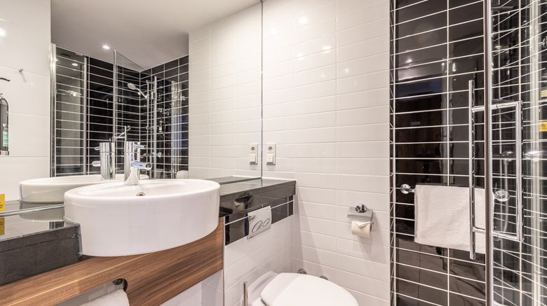 <b>Premier Inn Hamburg City Alster Room</b>. Images powered by <a href="https://www.leonardoworldwide.com/" title="Leonardo Worldwide" target="_blank">Leonardo</a>.