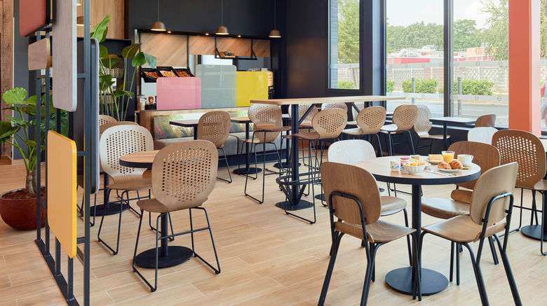 <b>B&B Hotel Paris Clichy-sous-Bois Restaurant</b>. Images powered by <a href="https://www.leonardoworldwide.com/" title="Leonardo Worldwide" target="_blank">Leonardo</a>.