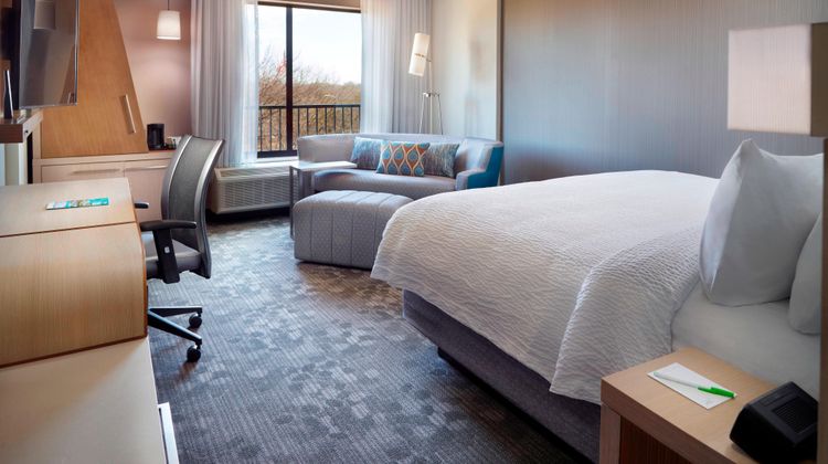 Courtyard LaGrange Room