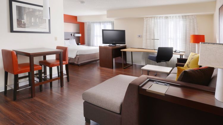 Residence Inn by Marriott Arpt Suite