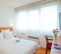 Sejours & Affaires Saint Nicolas Room