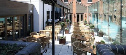 The Crown & Greyhound Exterior