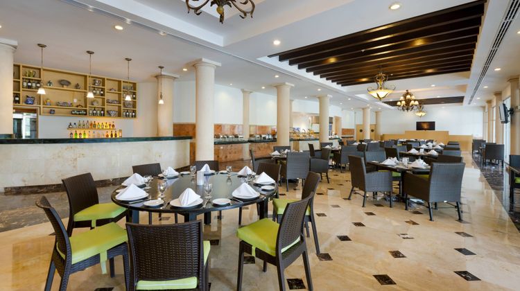 Courtyard by Marriott Cancun Airport Restaurant