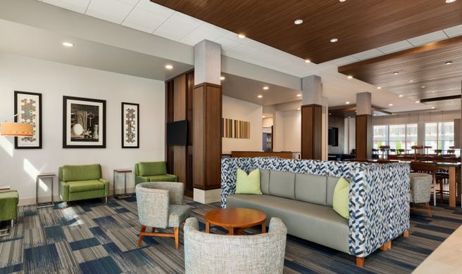 Holiday Inn Express & Suites-Market St Exterior