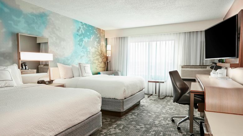 <b>Courtyard Cincinnati Airport South Room</b>. Images powered by <a href="https://www.leonardoworldwide.com/" title="Leonardo Worldwide" target="_blank">Leonardo</a>.