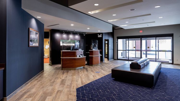 Courtyard Cincinnati Midtown/Rookwood Lobby