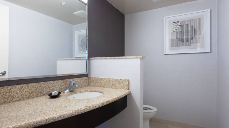 <b>Courtyard Cincinnati Midtown/Rookwood Suite</b>. Images powered by <a href="https://www.leonardoworldwide.com/" title="Leonardo Worldwide" target="_blank">Leonardo</a>.