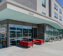avid hotel NW Lakeline Exterior
