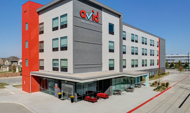 avid hotel NW Lakeline Exterior