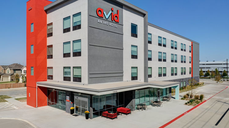 avid hotel NW Lakeline Exterior
