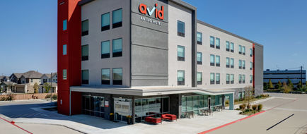 avid hotel NW Lakeline Exterior