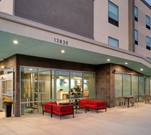 avid hotel NW Lakeline Exterior