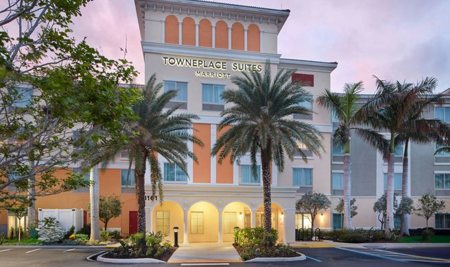 TownePlace Suites Fort Myers/Estero Exterior