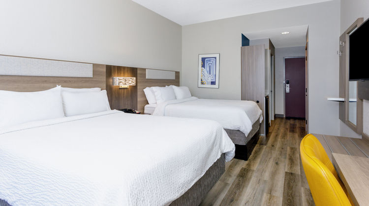 Holiday Inn Express Hotel & Suites -East Room